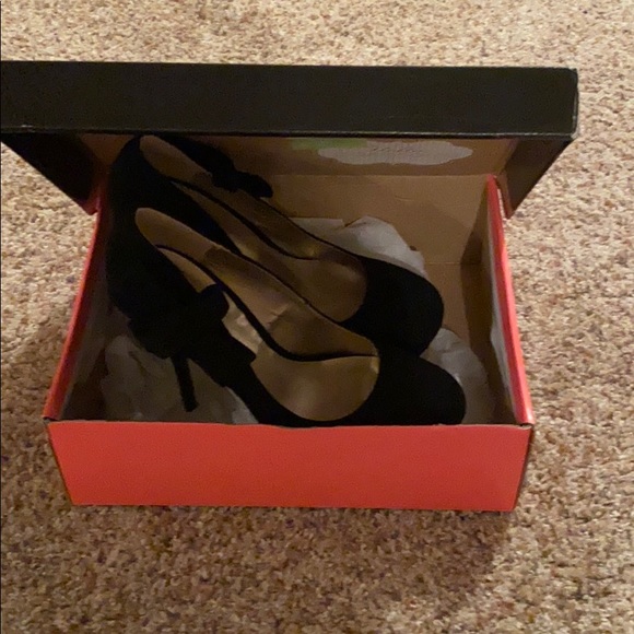 Suede heels with bows - Picture 7 of 7